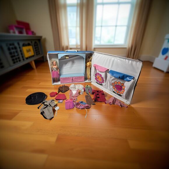 Vintage 1968 The World of Barbie Double Doll Case With Dolls And Accessories - Picture 2 of 13